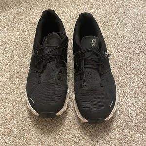 On Cloud - Cloud 5. Black Size 9.5 Like new